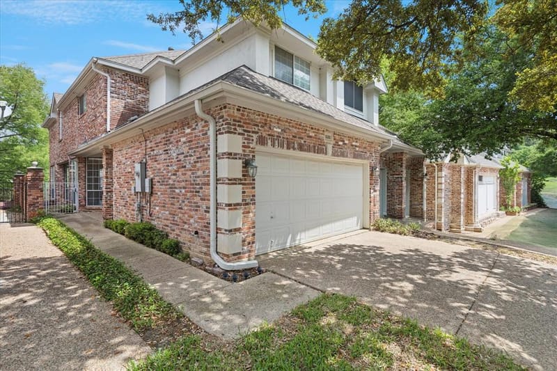 535 Lochngreen Trail, Arlington TX 76012 - Photo 2