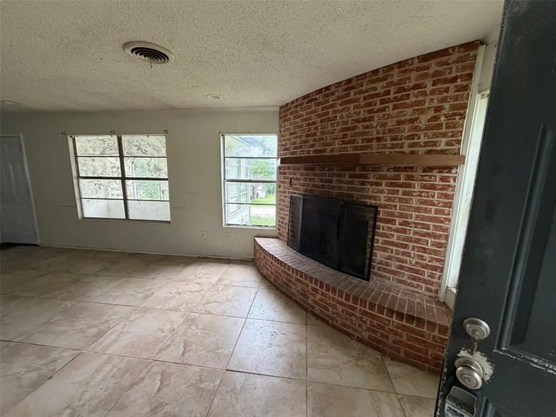 2604 Pinoak Street, Granbury TX 76048 - Photo 3