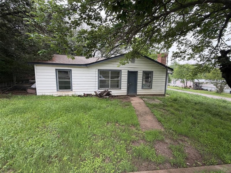 2604 Pinoak Street, Granbury TX 76048