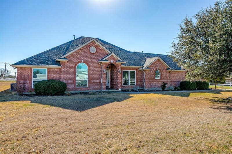 801 Creek Hollow Lane, Fort Worth TX 76131 - Photo 2
