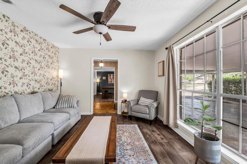 1208 Knotty Oaks Drive, Woodway TX 76712 - Photo 7