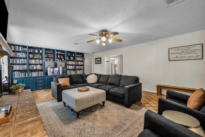 1208 Knotty Oaks Drive, Woodway TX 76712 - Photo 10