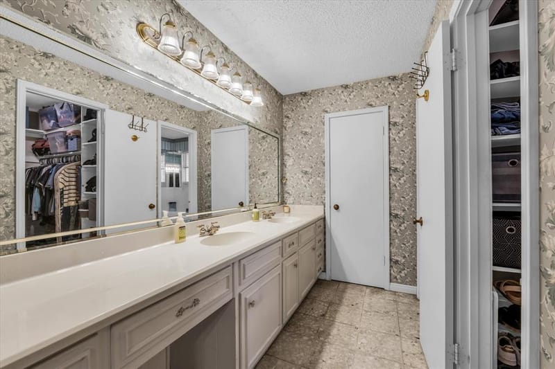 1208 Knotty Oaks Drive, Woodway TX 76712 - Photo 21