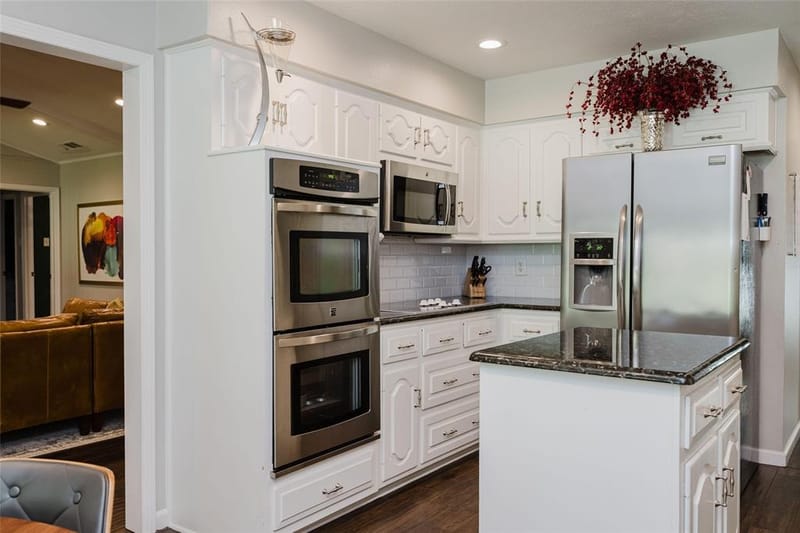 3257 Brookhaven Club Drive, Farmers Branch TX 75234 - Photo 11