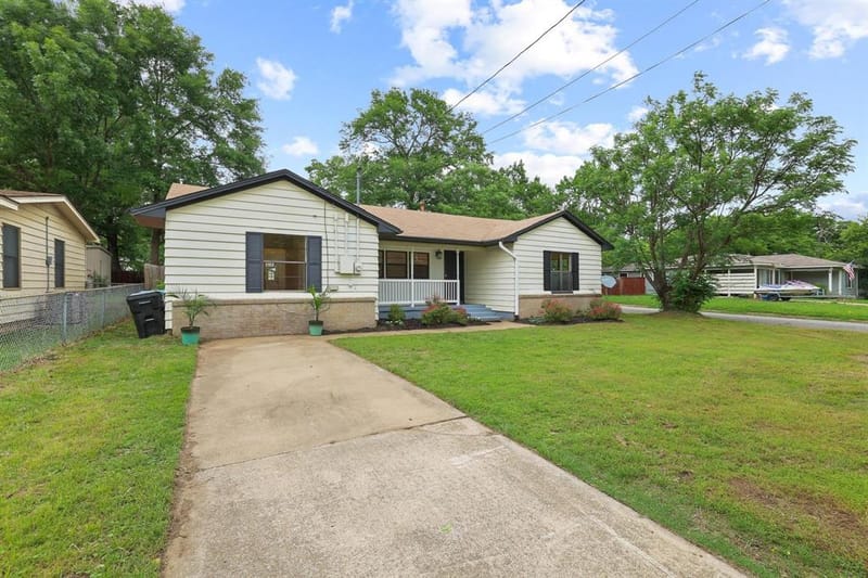 2401 Sunset Street, Denison TX 75020 - Photo 2