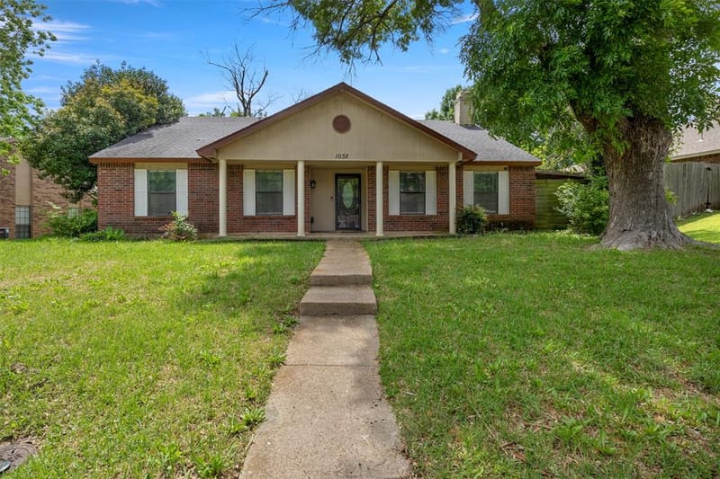 1032 Twin Falls Drive, DeSoto TX 75115