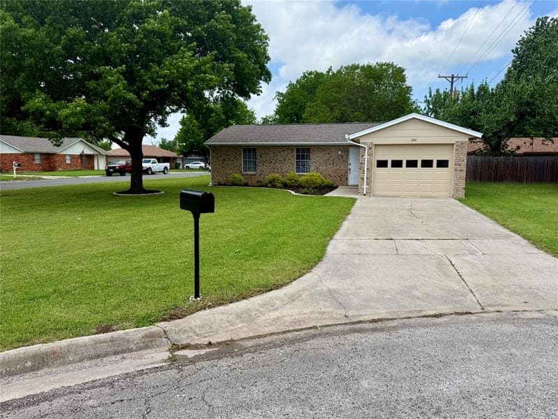 1001 Parkwood Court, Gainesville TX 76240 - Photo 2