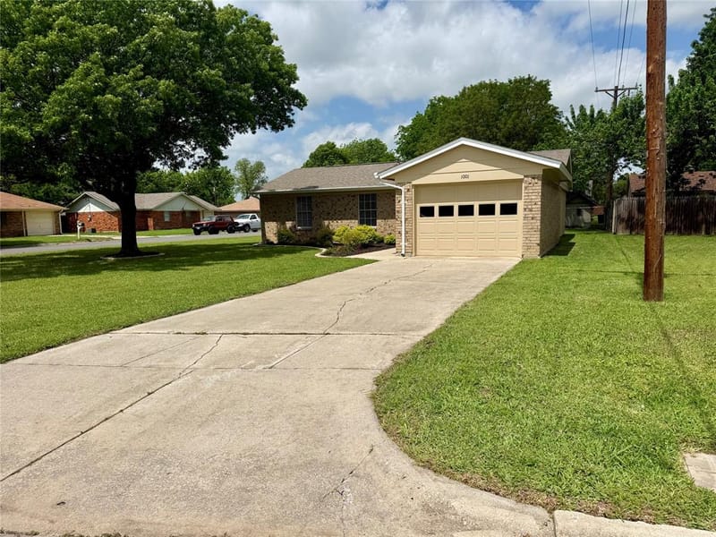 1001 Parkwood Court, Gainesville TX 76240 - Photo 3