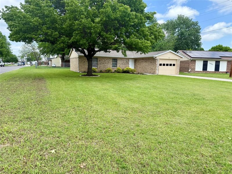 1001 Parkwood Court, Gainesville TX 76240 - Photo 4