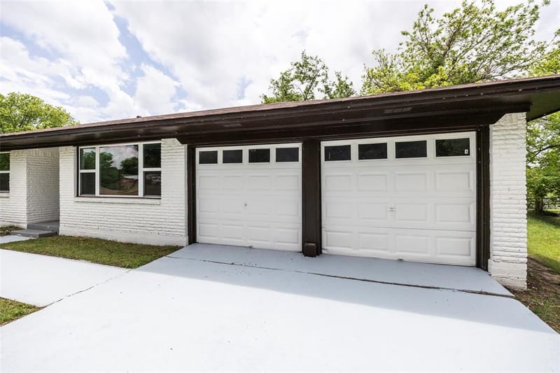 536 Lakeshore Drive, Ennis TX 75119 - Photo 3