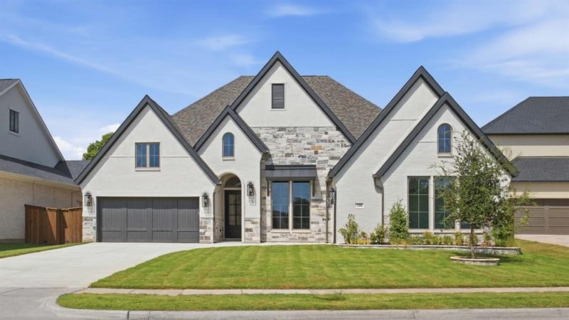 708 Bear Creek Drive, Hurst TX 76054