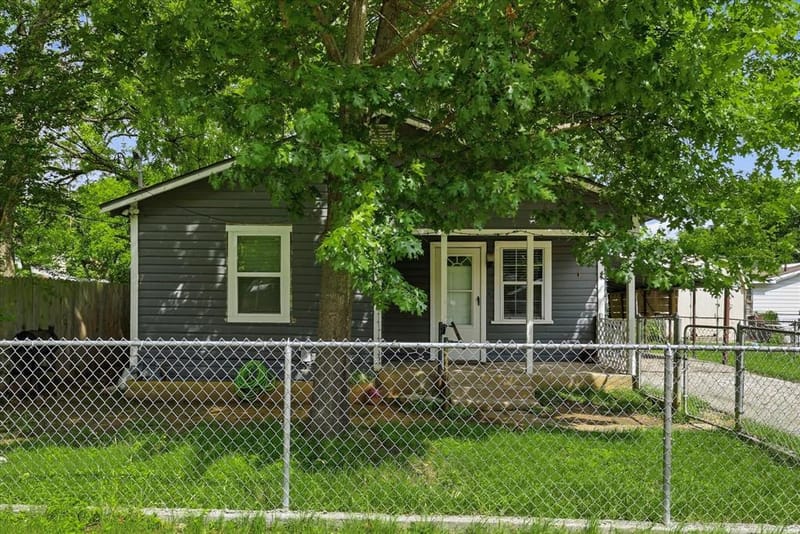 305 Claude Avenue, Cleburne TX 76031