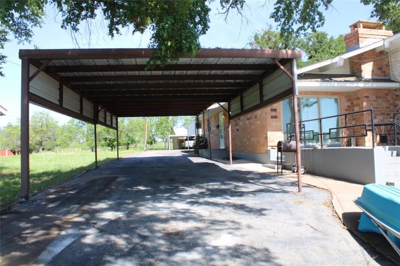225 Avolyne Avenue, Brownwood TX 76801 - Photo 9