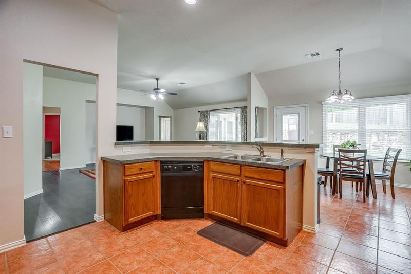 2720 Pinnacle Drive, Burleson TX 76028 - Photo 13