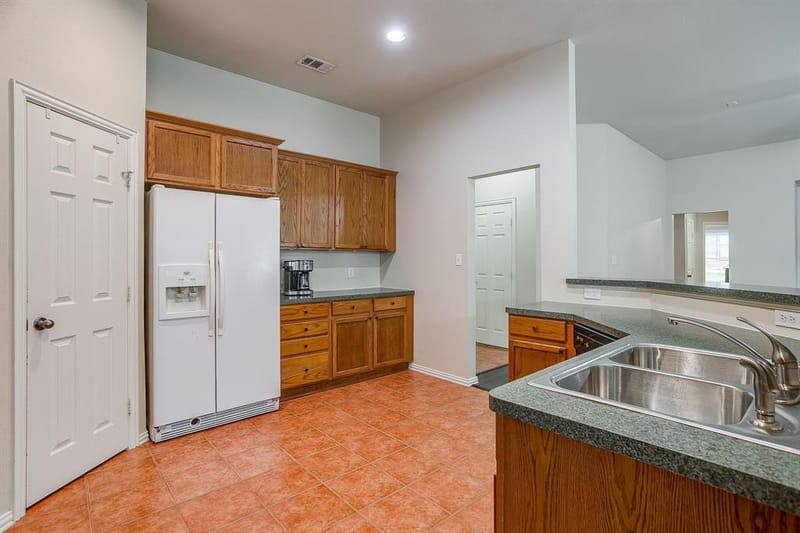 2720 Pinnacle Drive, Burleson TX 76028 - Photo 12
