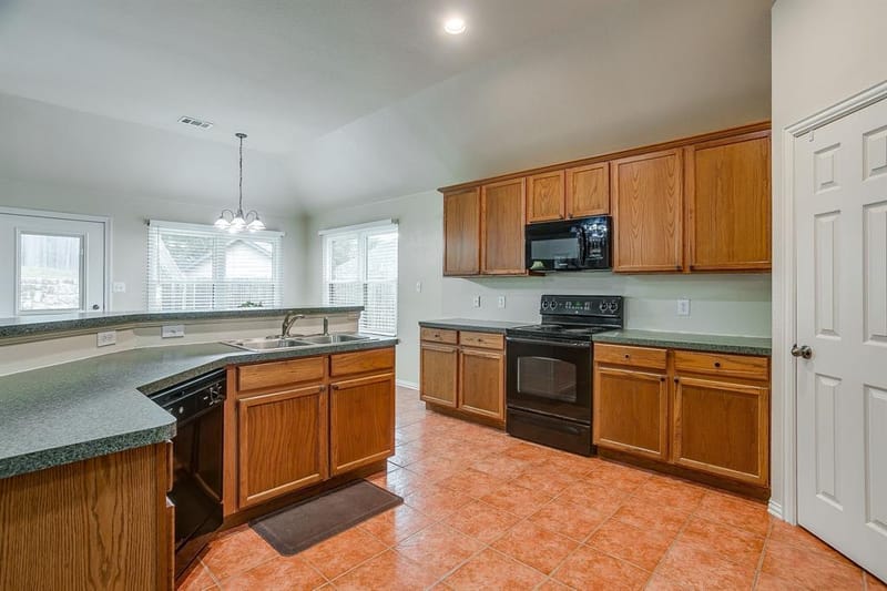 2720 Pinnacle Drive, Burleson TX 76028 - Photo 14