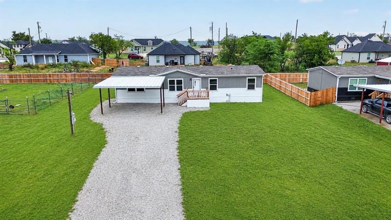 215 Overland Trail, Bridgeport TX 76426 - Photo 2
