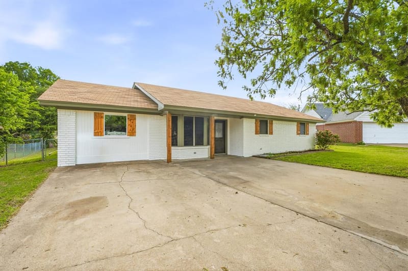 115 Doublehorn Street, Stephenville TX 76401 - Photo 2