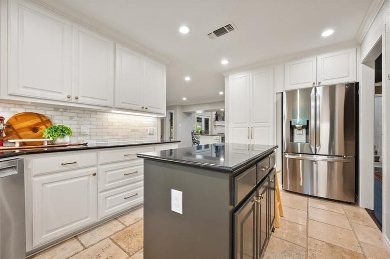 907 Loch Lomond Drive, Arlington TX 76012 - Photo 12