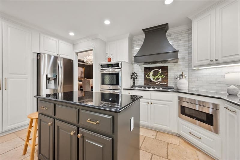 907 Loch Lomond Drive, Arlington TX 76012 - Photo 9