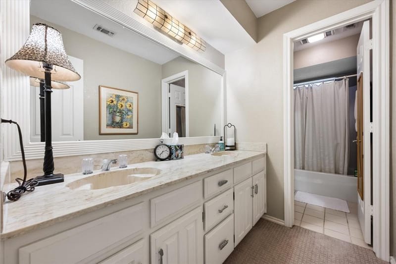 907 Loch Lomond Drive, Arlington TX 76012 - Photo 35