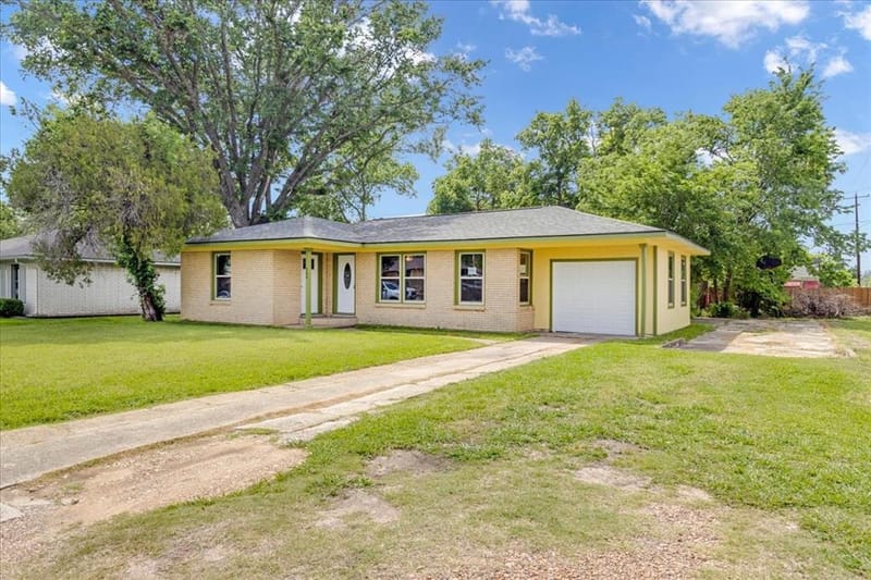 200 Victory Street, Bonham TX 75418 - Photo 3
