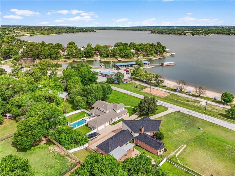 203 W Lake Drive, Weatherford TX 76087 - Photo 4