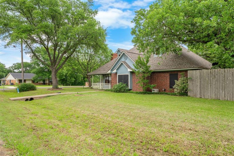592 Ouida Drive, Waco TX 76705 - Photo 2