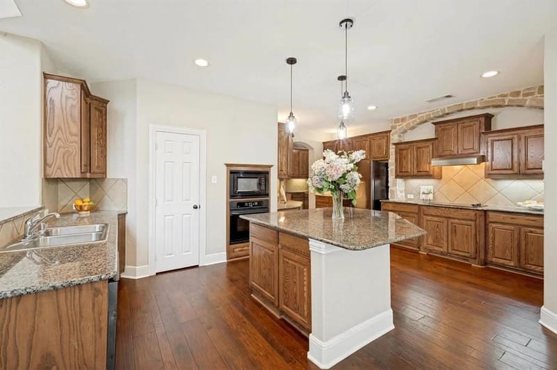 10172 Bowling Green Drive, Frisco TX 75035 - Photo 8