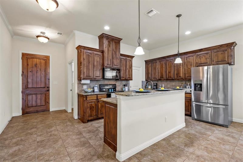 210 Donna Circle, Granbury TX 76049 - Photo 6