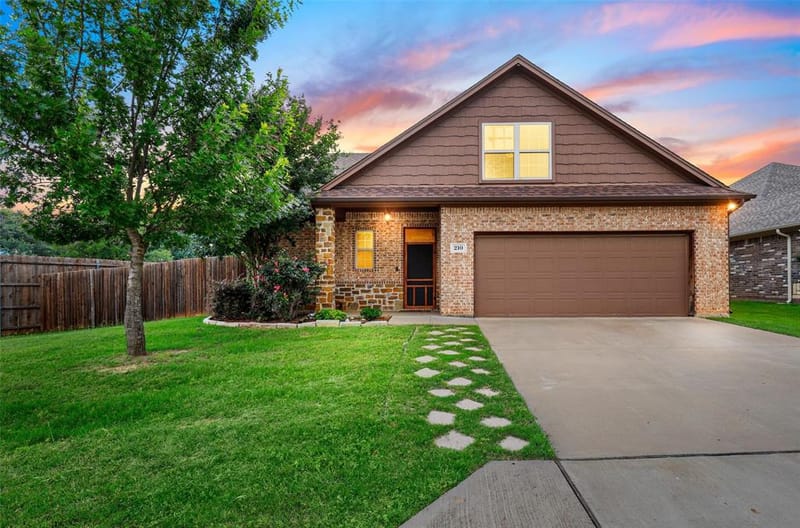 210 Donna Circle, Granbury TX 76049