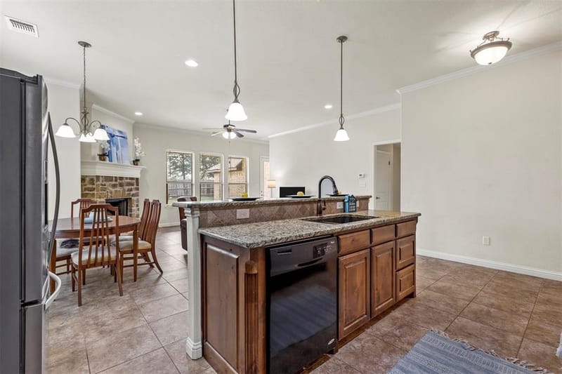 210 Donna Circle, Granbury TX 76049 - Photo 10