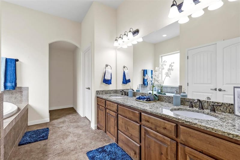 210 Donna Circle, Granbury TX 76049 - Photo 4