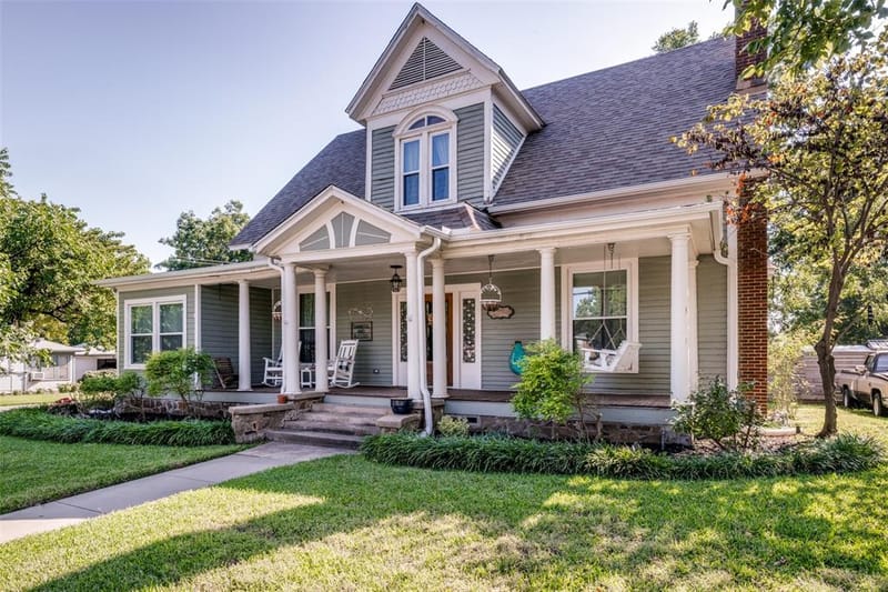 310 E Tarrant Street, Bowie TX 76230 - Photo 2