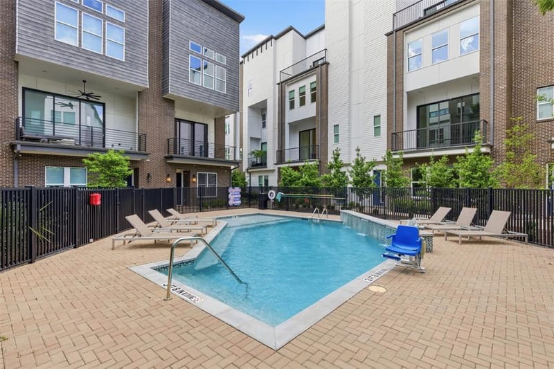 381 E Greenbriar Lane # 1002, Dallas TX 75203 - Photo 2