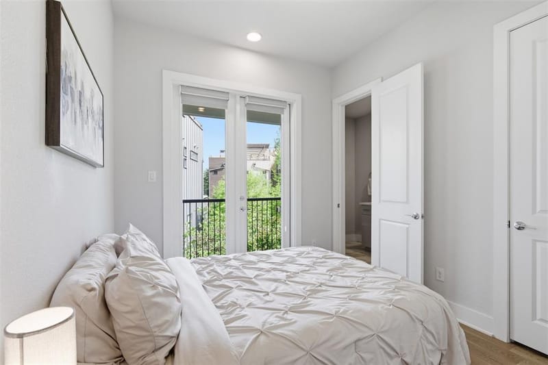 381 E Greenbriar Lane # 1002, Dallas TX 75203 - Photo 26