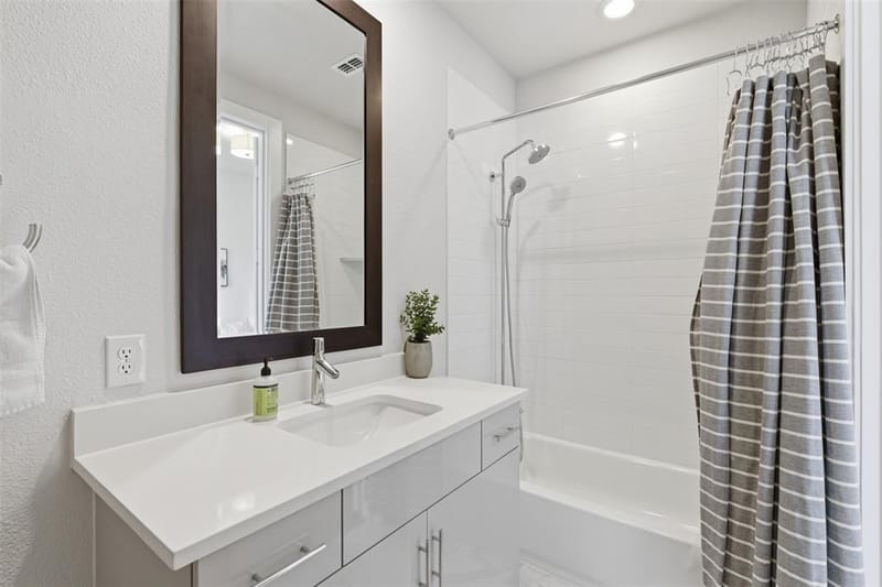 381 E Greenbriar Lane # 1002, Dallas TX 75203 - Photo 28