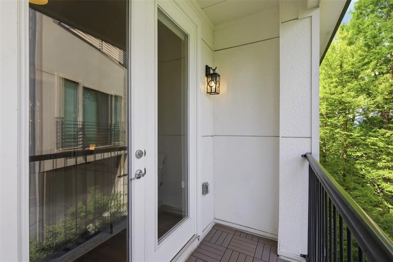 381 E Greenbriar Lane # 1002, Dallas TX 75203 - Photo 25