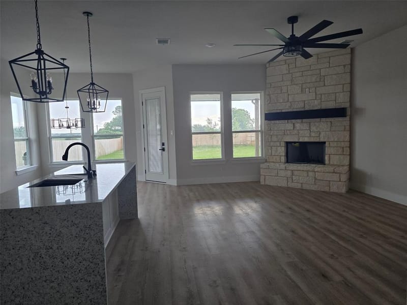 808 N Avenue E, Springtown TX 76082 - Photo 6