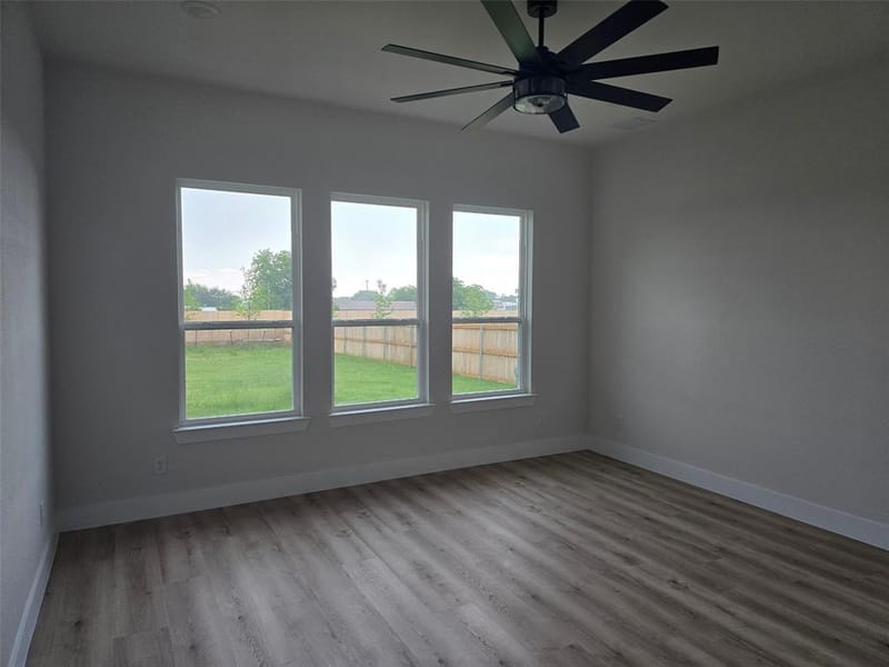 808 N Avenue E, Springtown TX 76082 - Photo 10