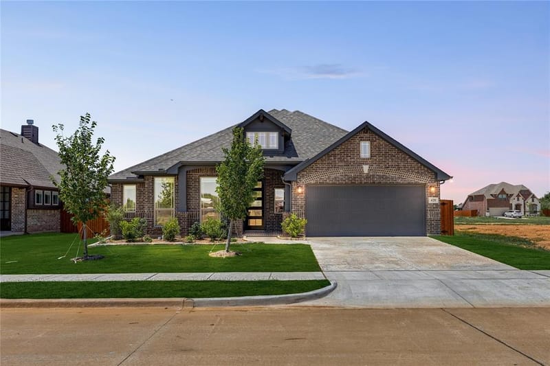 420 Carnero Drive, Granbury TX 76048 - Photo 2