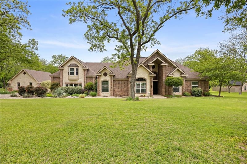 7404 Fox Fire Court, Granbury TX 76049