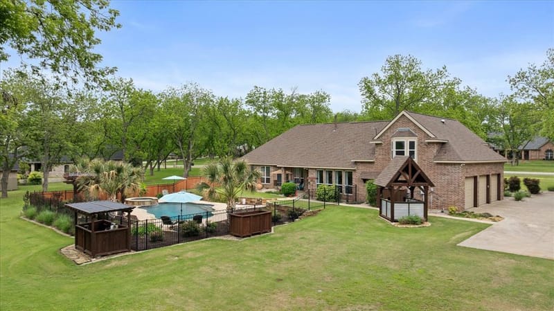 7404 Fox Fire Court, Granbury TX 76049 - Photo 38