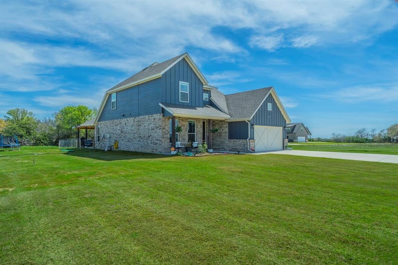 2001 Redemption Drive, Weatherford TX 76088 - Photo 2