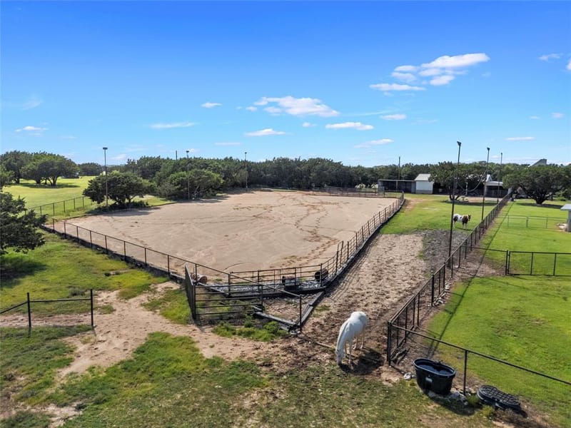1010 Chapman Road, Crawford TX 76638 - Photo 38