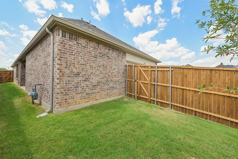 1001 Tarryhill Drive, Crowley TX 76036 - Photo 26