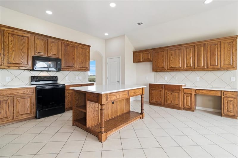 11000 Owl Creek Drive, Fort Worth TX 76179 - Photo 6