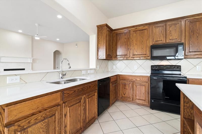 11000 Owl Creek Drive, Fort Worth TX 76179 - Photo 7