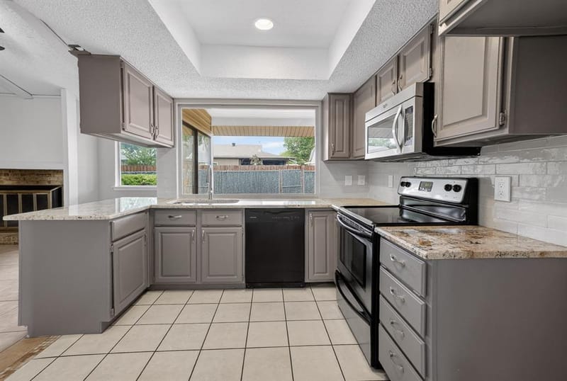 562 Kent Drive, Lewisville TX 75067 - Photo 3