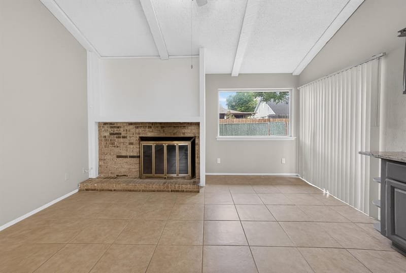562 Kent Drive, Lewisville TX 75067 - Photo 4